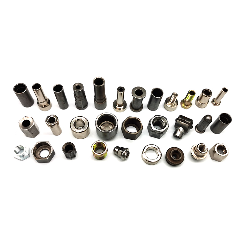 Co sprawia, że ​​zimne i gorące sfinansowane elementy łączniki są niezbędne w zastosowaniach przemysłowych?